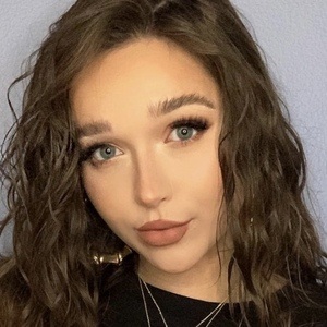 Ally Case - Age, Family, Bio