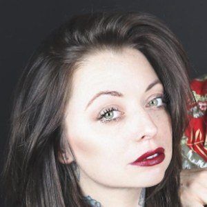 Alona Forsythe Headshot 2 of 7