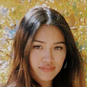 Alysia Loo Headshot 2 of 9