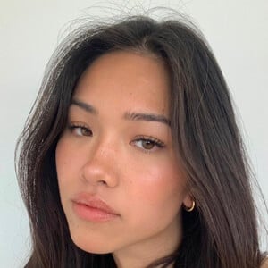 Alysia Loo Headshot 4 of 9