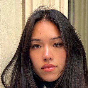 Alysia Loo Headshot 6 of 9