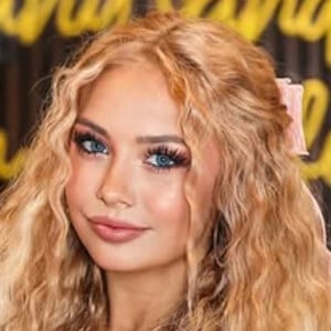 Alyssa Joy Headshot 5 of 10