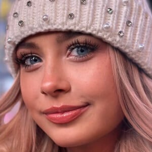 Alyssa Joy Headshot 6 of 10