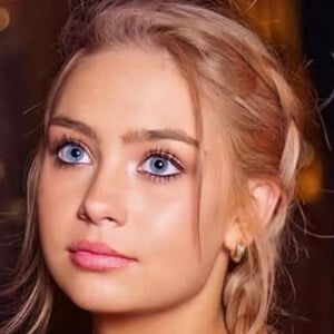 Alyssa Joy Headshot 9 of 10