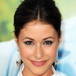 Amanda Crew Headshot 5 of 7