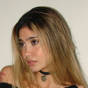 Amanda Fênix Headshot 5 of 6