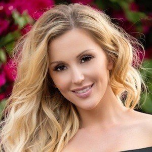 Amanda Paris Headshot 3 of 10