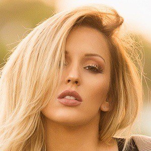 Amanda Paris Headshot 4 of 10