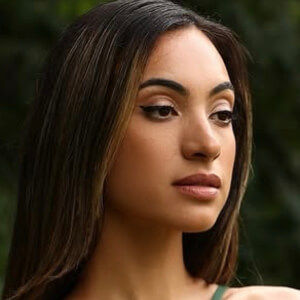 Amanda Clavon Headshot 5 of 8