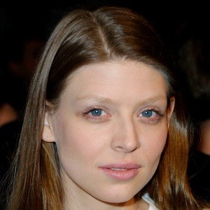 Amber Benson Headshot 7 of 9