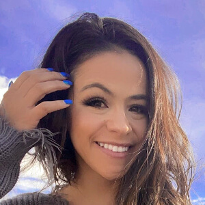 Amber Carson Headshot 11 of 13