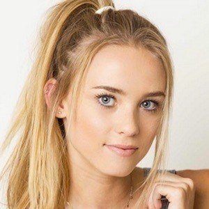 Amber Davis Headshot 6 of 6