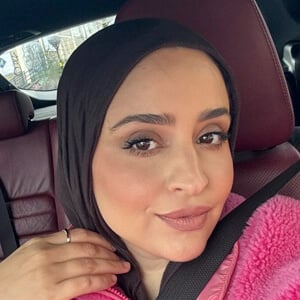 Amina El Har Headshot 6 of 6