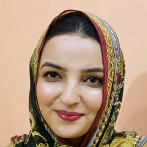 Amina Hussain Headshot 2 of 6