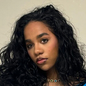 Ammi Rose Headshot 3 of 6
