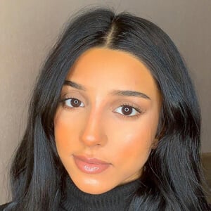 Amna Mahmood - Age, Family, Bio | Famous Birthdays