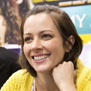 Amy Acker Headshot 5 of 10