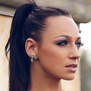 Amy Leigh Quine Headshot 7 of 7