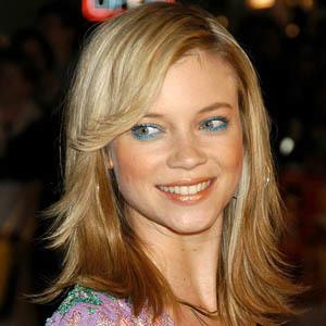 Amy Smart Headshot 8 of 10