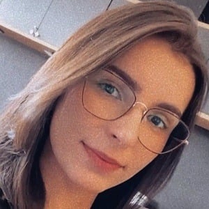 Ana Karoline Headshot