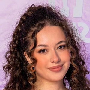 Anahita Age, Family, Bio Famous Birthdays