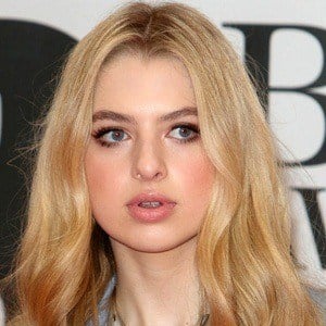 Anais Gallagher at age 16