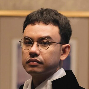 Ananta Vinnie Headshot 6 of 6