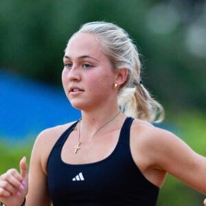 Andi Van Meter Headshot 2 of 6