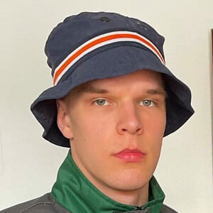 Andreas Tolonen Headshot 4 of 6
