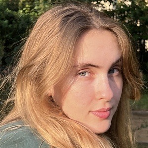 Andrea Cuervo Headshot 3 of 10