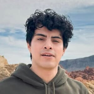 andrewvasquezz Headshot 7 of 9