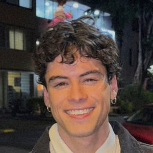 Andrik Alvarez Linaz Headshot 2 of 5