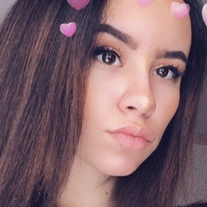 Anelise Silva - Age, Family, Bio | Famous Birthdays