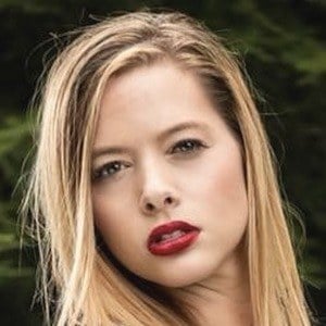 Angel Mamii Headshot