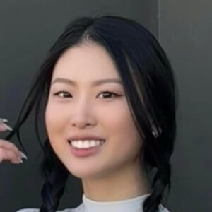 Angela Zhang Headshot 8 of 10