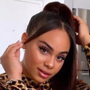 Angelika The Rich Way - Age, Family, Bio | Famous Birthdays