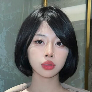 anizuchie Headshot 4 of 9