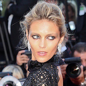 Anja Rubik Headshot 4 of 10