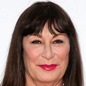 Anjelica Huston Headshot 5 of 8