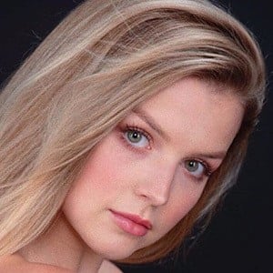 Anna Grace Barlow Headshot 3 of 10