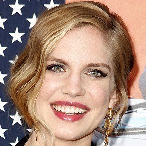 Anna Chlumsky at age 32