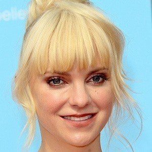 Anna Faris Headshot 10 of 10