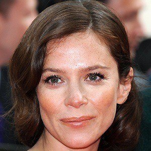 Anna Friel Headshot 6 of 10