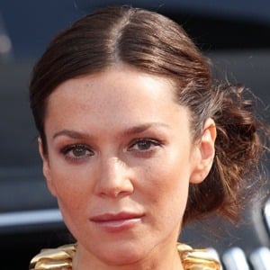 Anna Friel at age 32