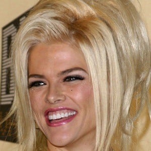 Anna Nicole Smith - Bio, Facts, Family | Famous Birthdays