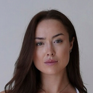 Annabelle Christie Headshot 5 of 6