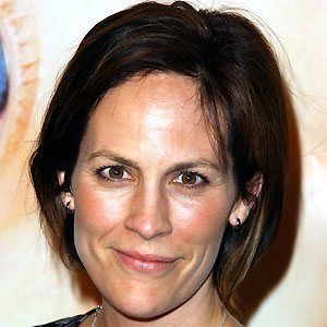 Annabeth Gish Headshot 5 of 10