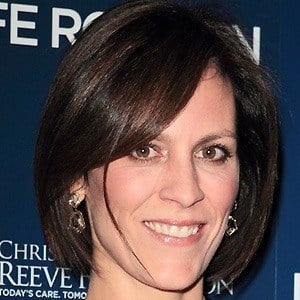 Annabeth Gish Headshot 6 of 10