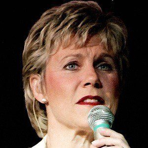 Anne Murray - Bio, Family, Trivia | Famous Birthdays