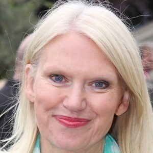 Anneka Rice Headshot 3 of 10